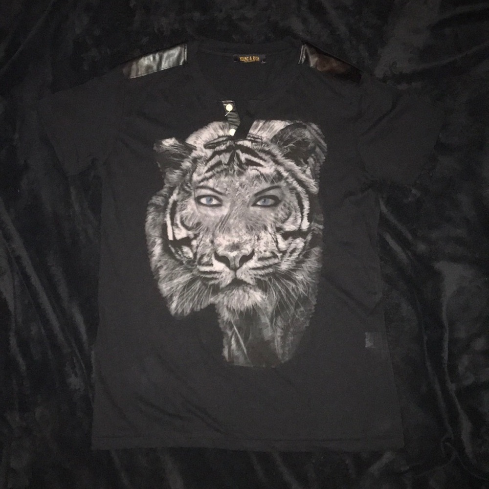 Men’s Young & Rich black tiger t-shirt sz L